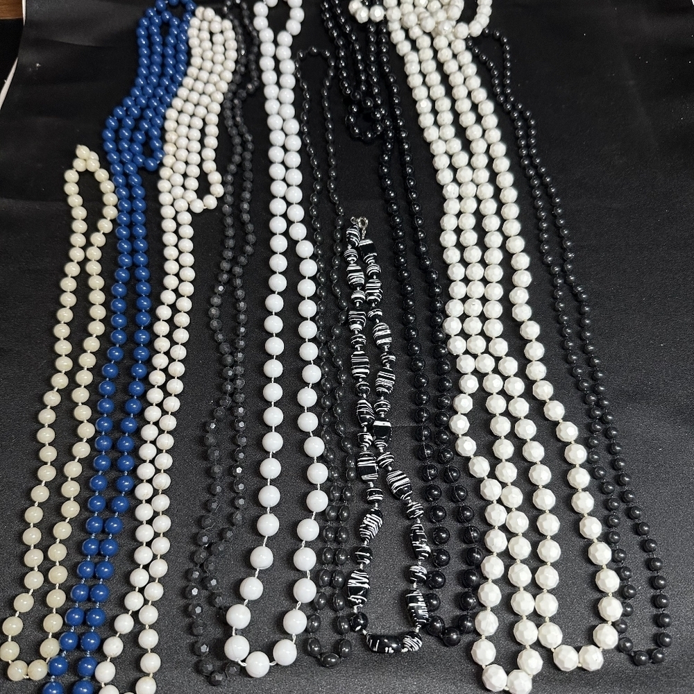 J442 Bulk Bundle of 10 Vintage Molded Bead Necklaces